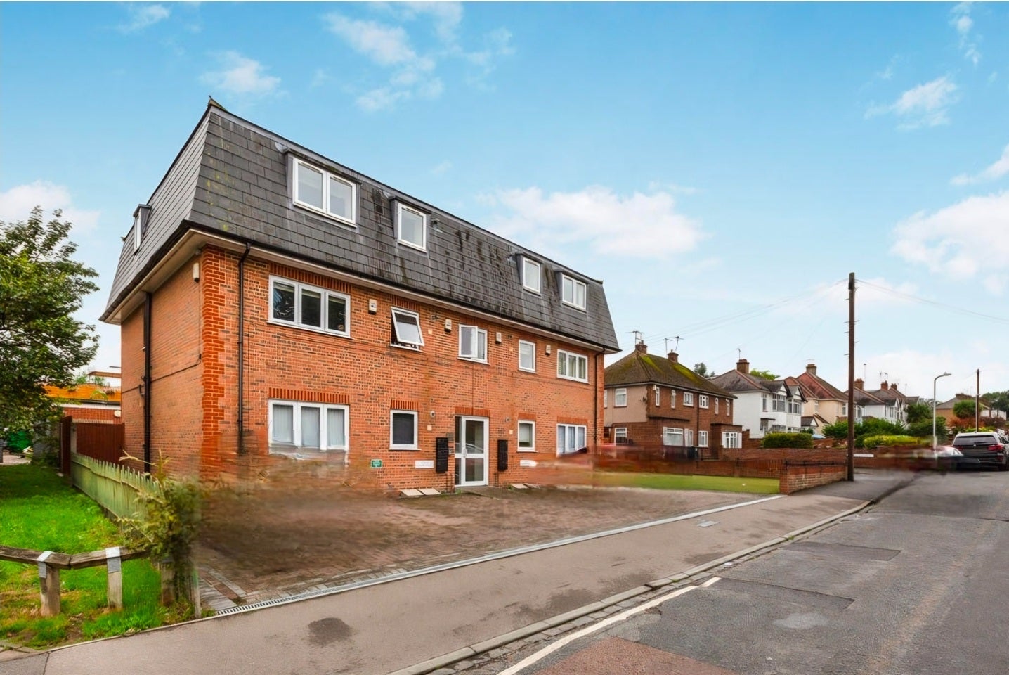Flat Hillside Avenue in Gravesham