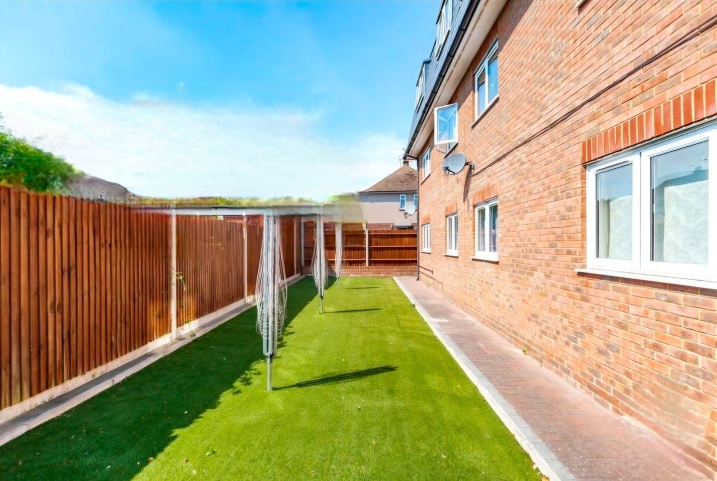 Flat Hillside Avenue in Gravesham