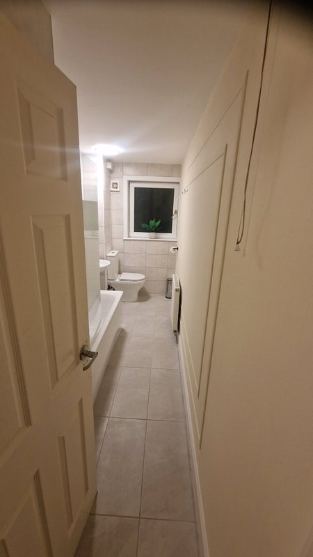 Room Calgary Avenue in Livingston