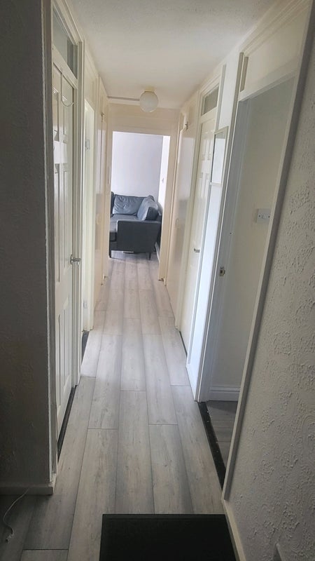 Room Calgary Avenue in Livingston