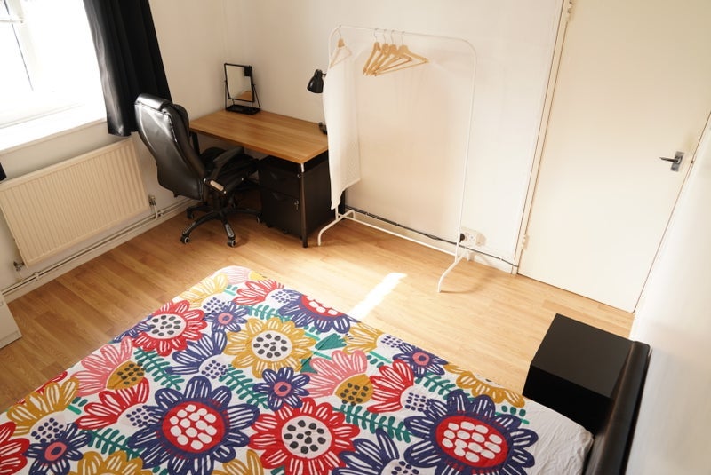 Room Pemell Close in Greater London