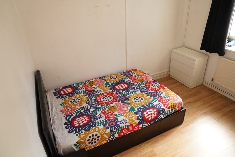 Room Pemell Close in Greater London