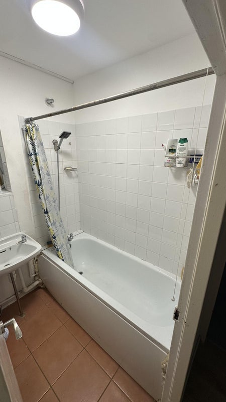 Room Pemell Close in Greater London