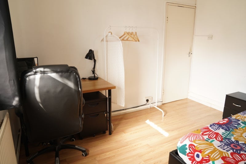 Room Pemell Close in Greater London