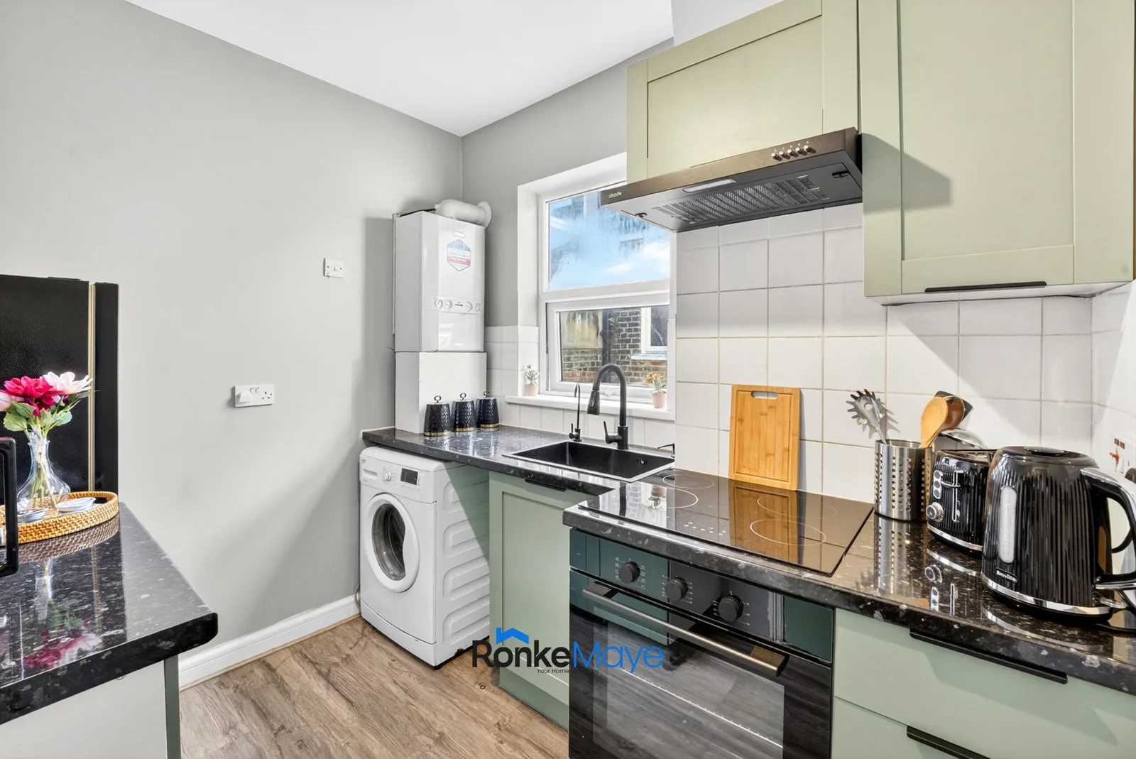 Flat Harpenden Road in Greater London