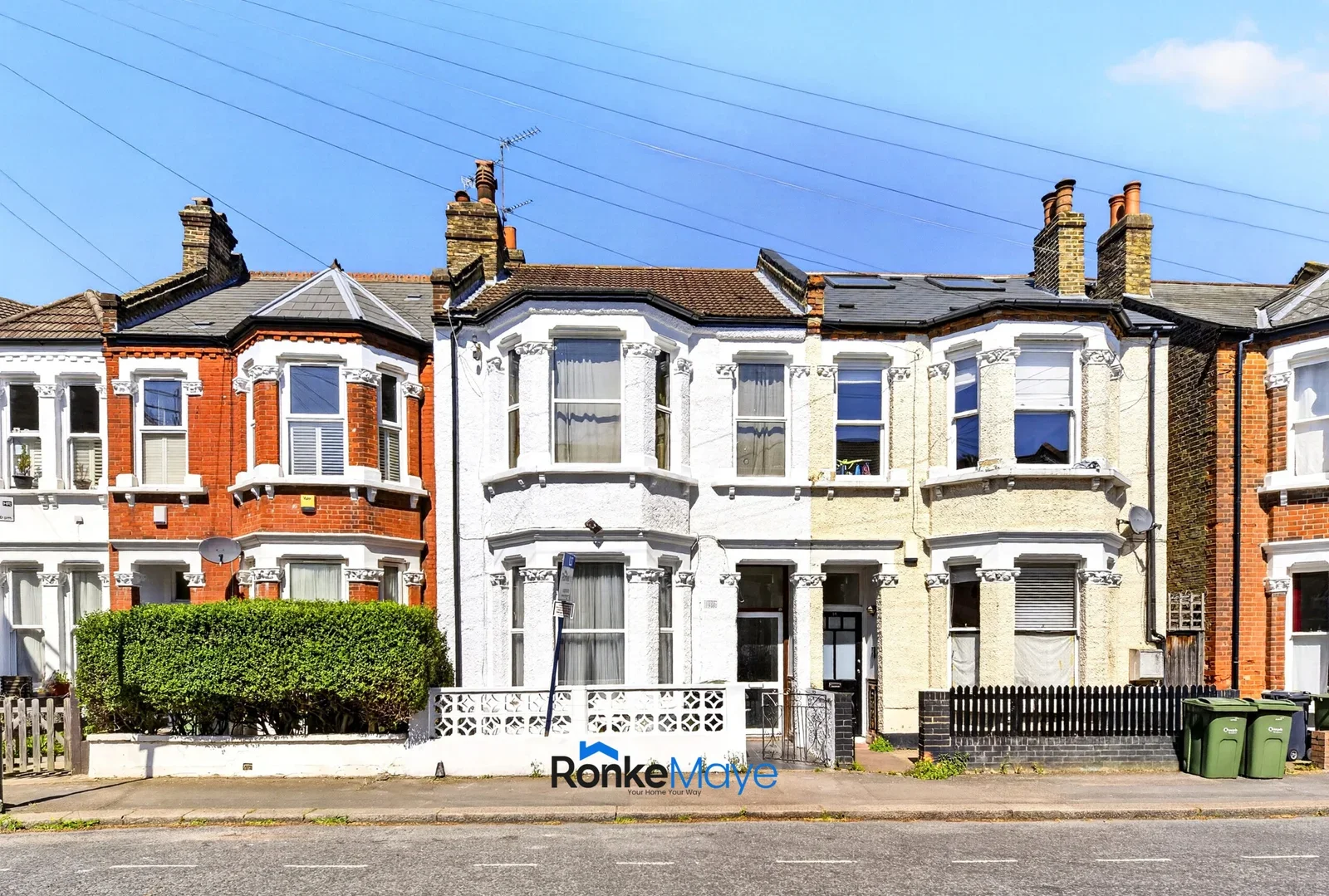 Flat Harpenden Road in Greater London