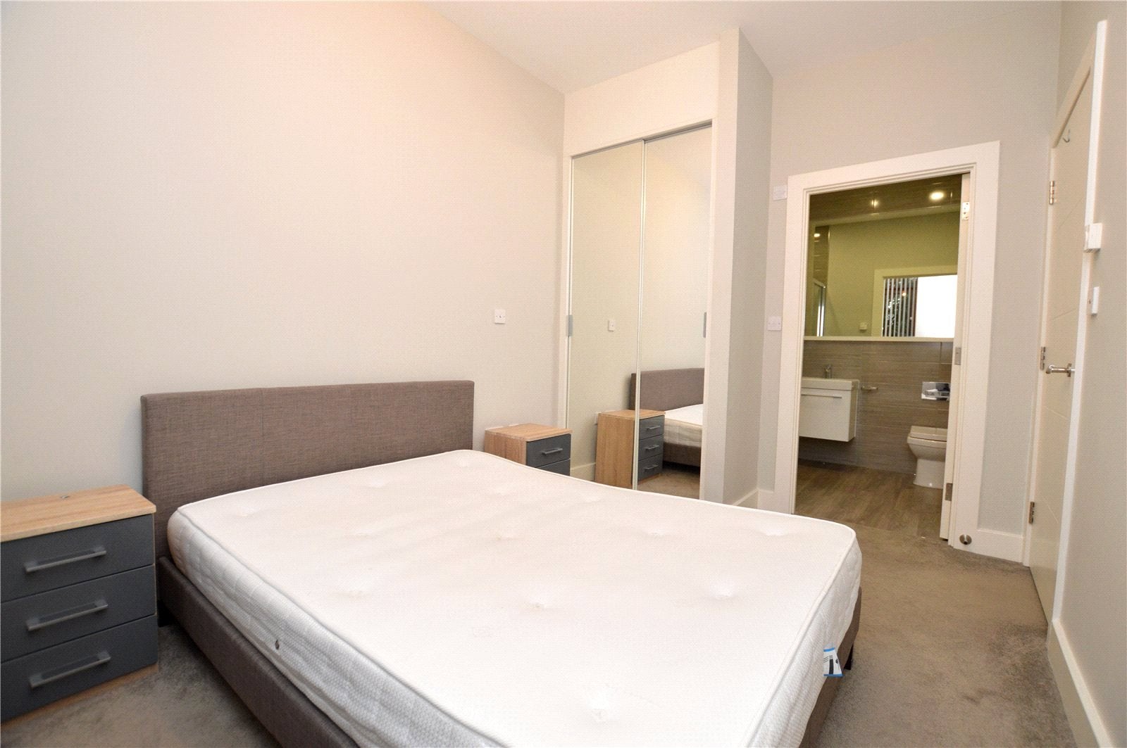 Flat Dawsons Square in Leeds
