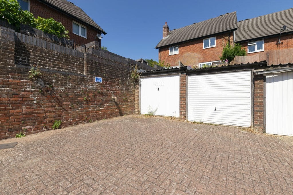 House Greenfield Drive in Wealden