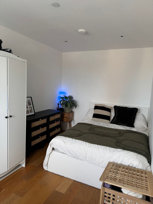 Flat Edridge Road in Greater London