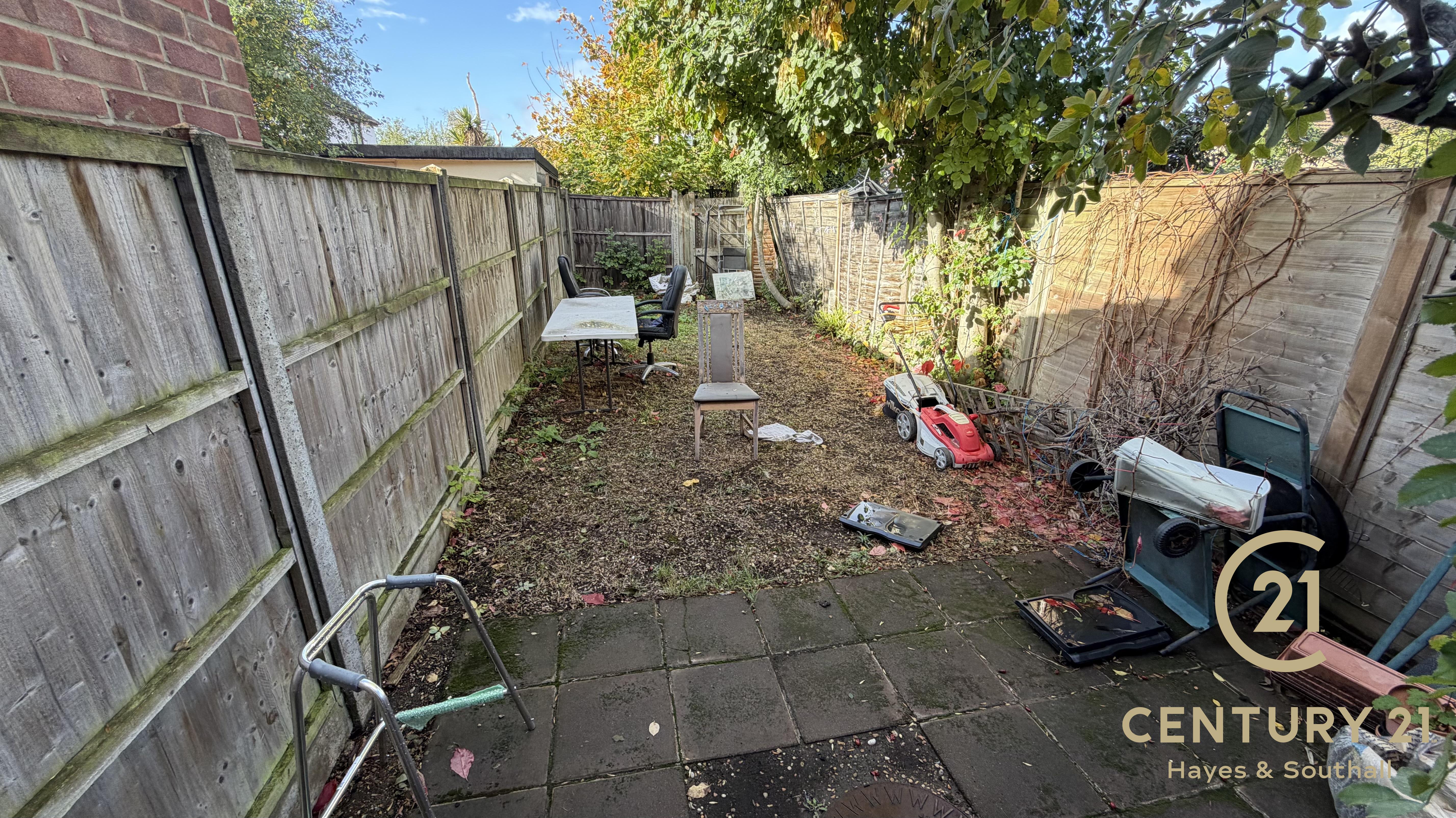 Flat Acer Avenue in Greater London