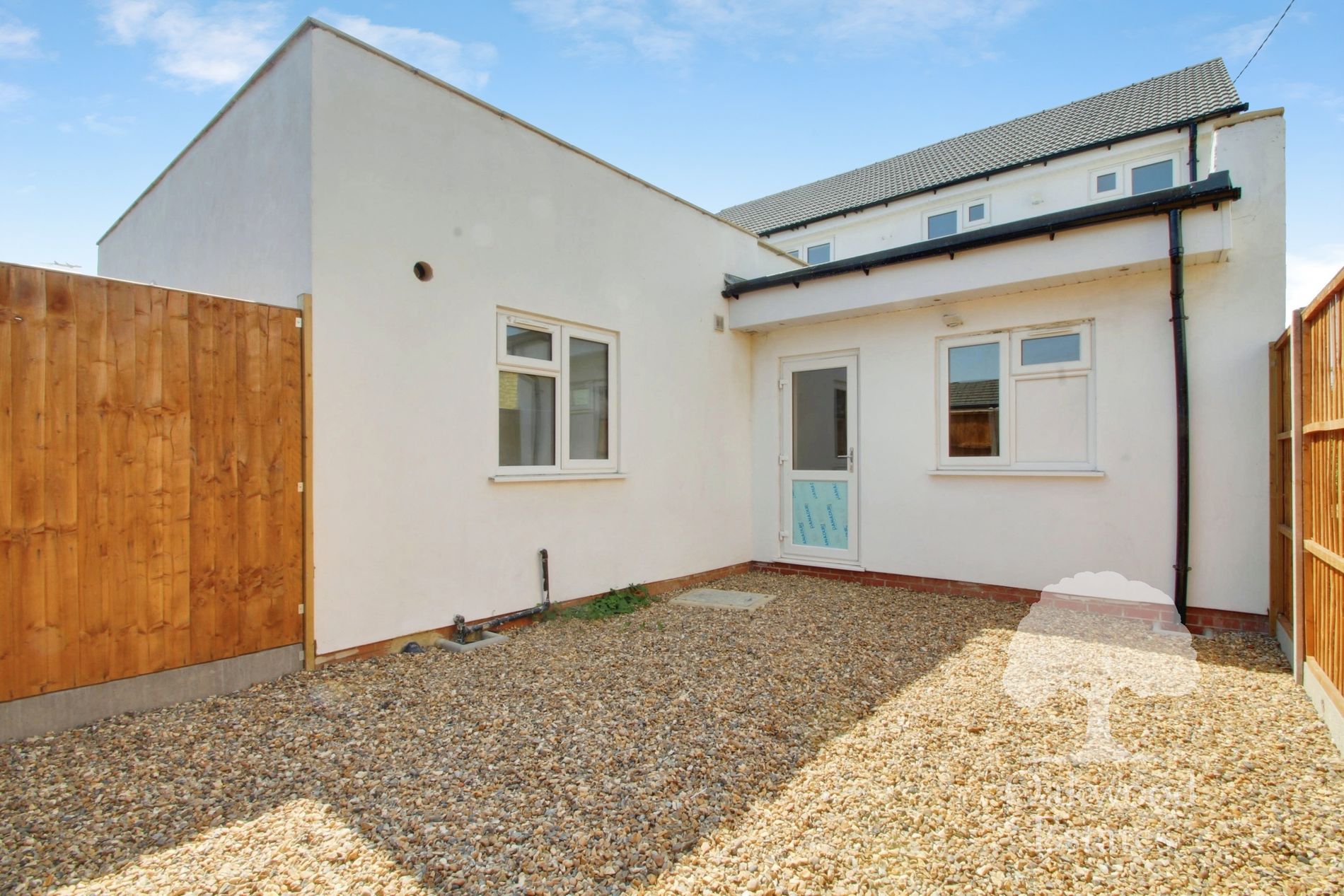 Flat Sutton Lane in Slough