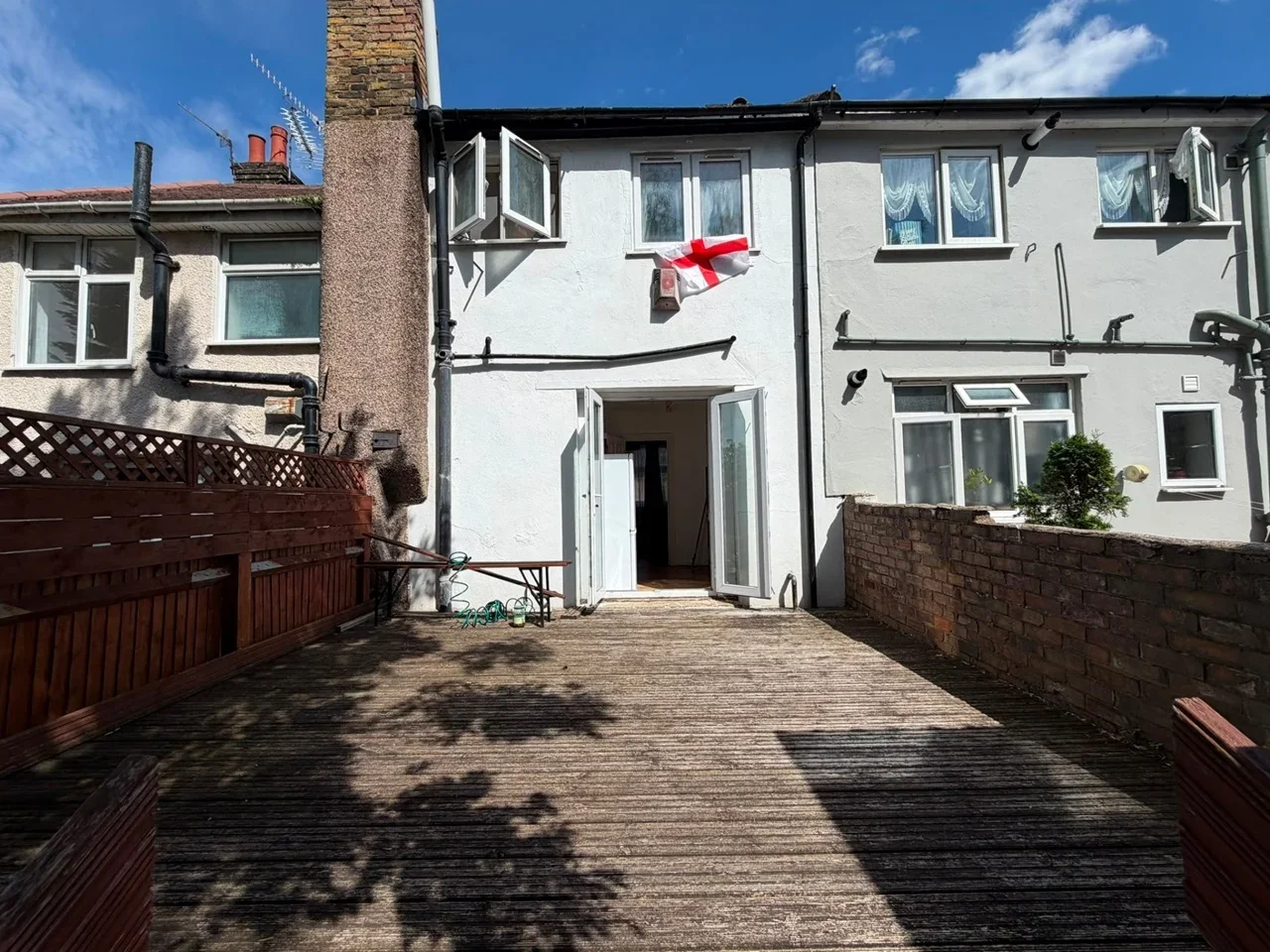 Flat Halt Robin Road in Greater London