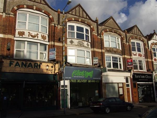 Flat Alderman's Hill in Greater London