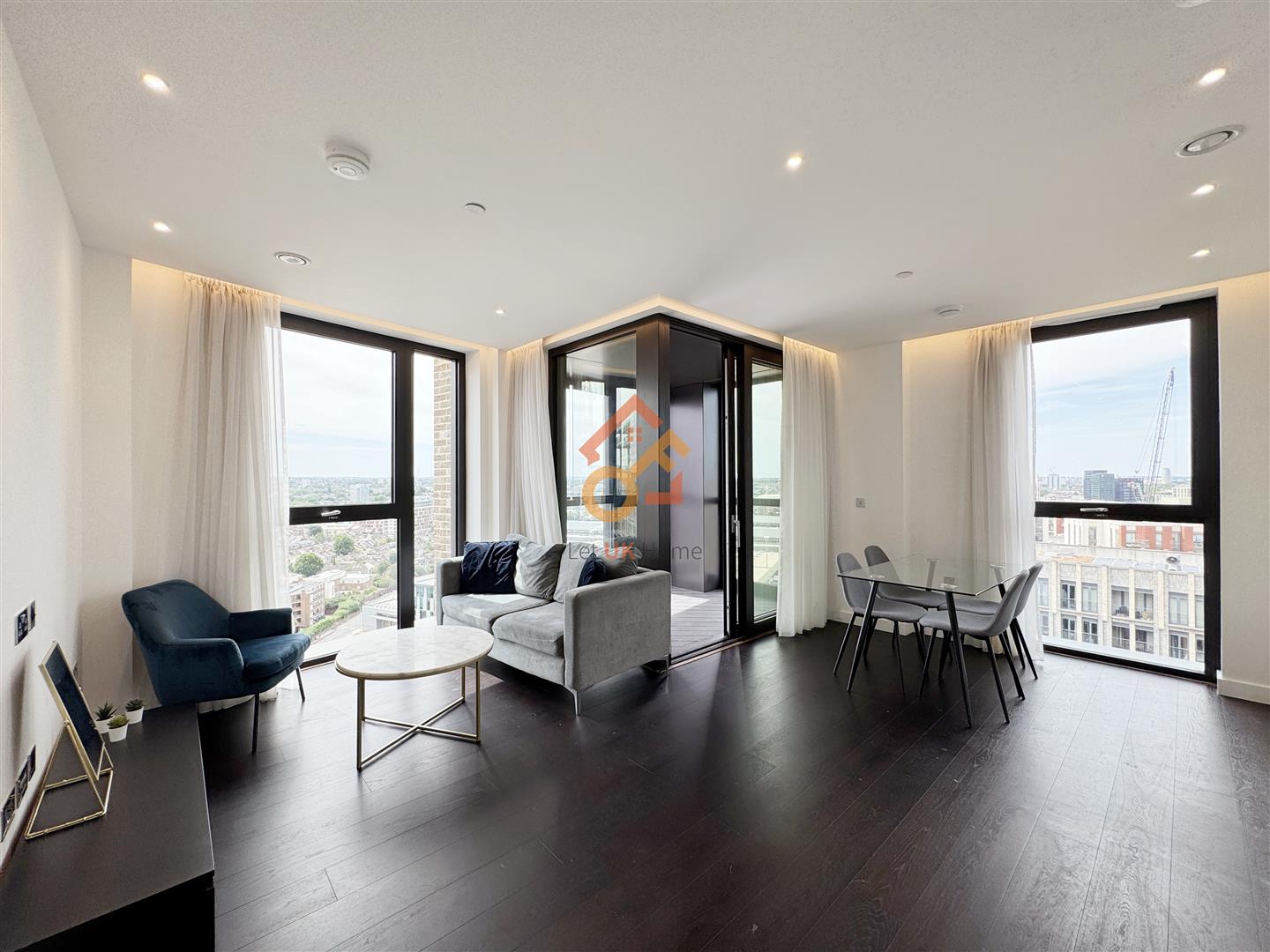 Flat Ponton Road in Greater London