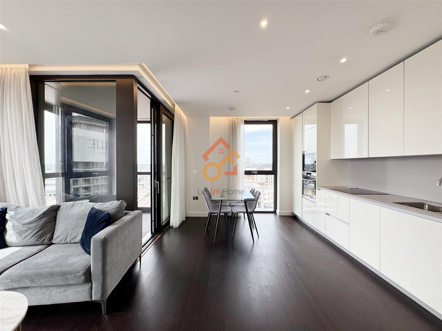 Flat Ponton Road in Greater London
