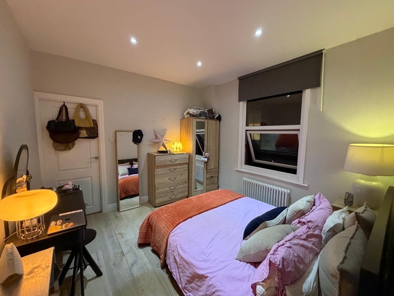 Room Latimer Road in Greater London