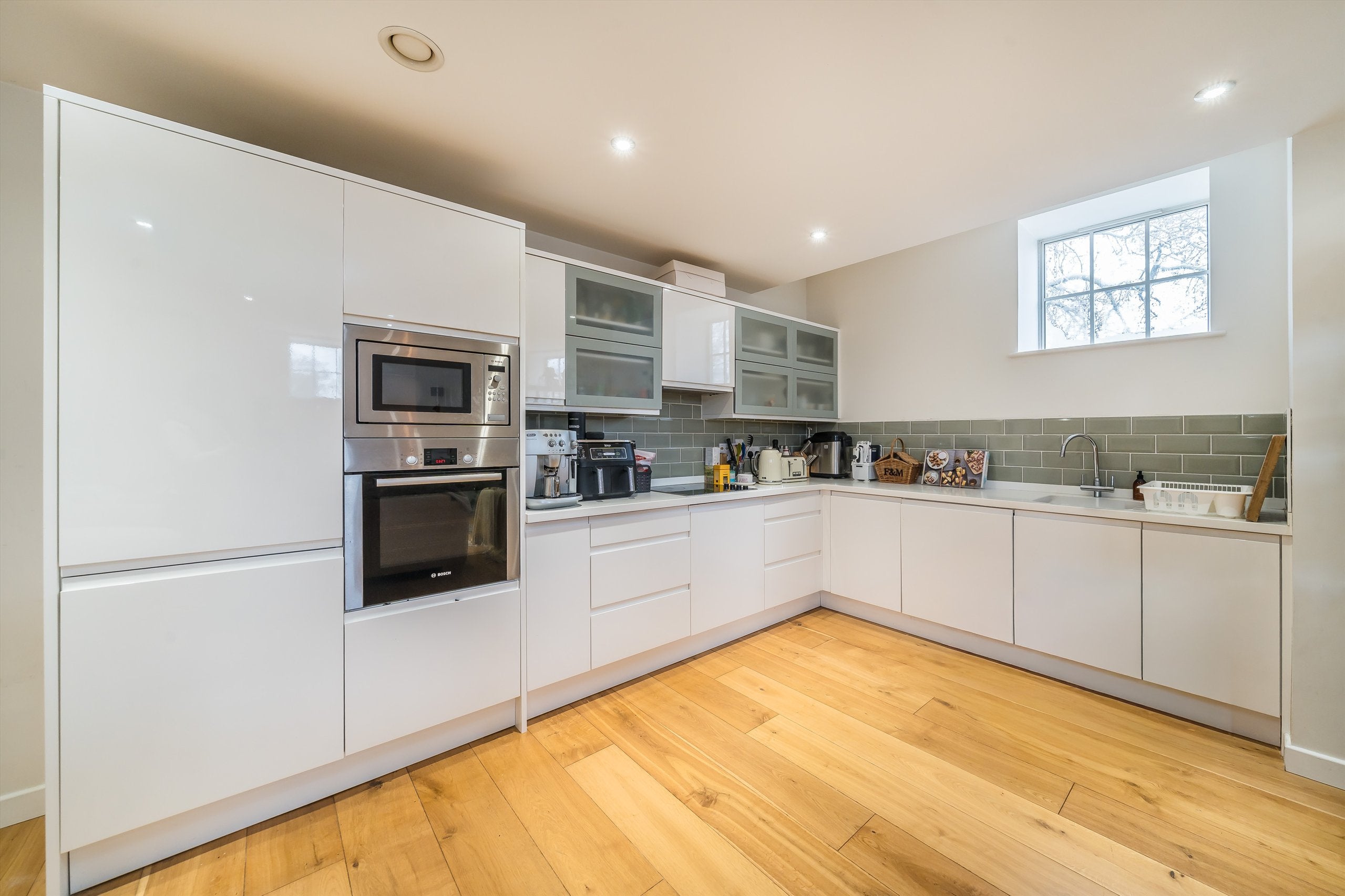 Flat Kennington Road in Greater London