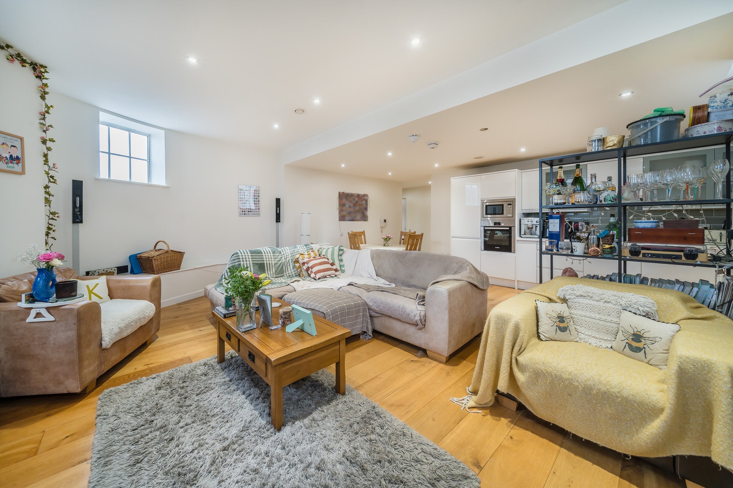 Flat Kennington Road in Greater London
