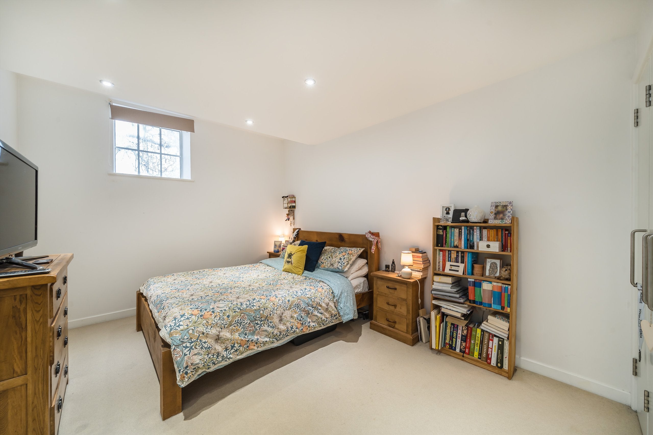 Flat Kennington Road in Greater London