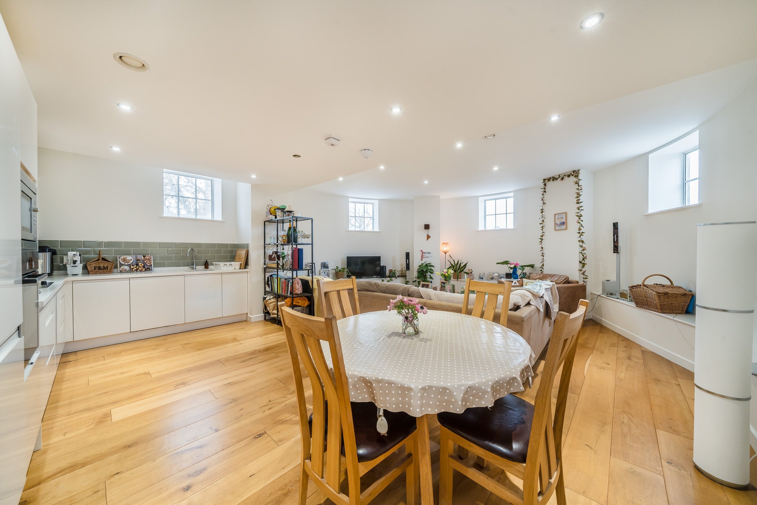 Flat Kennington Road in Greater London