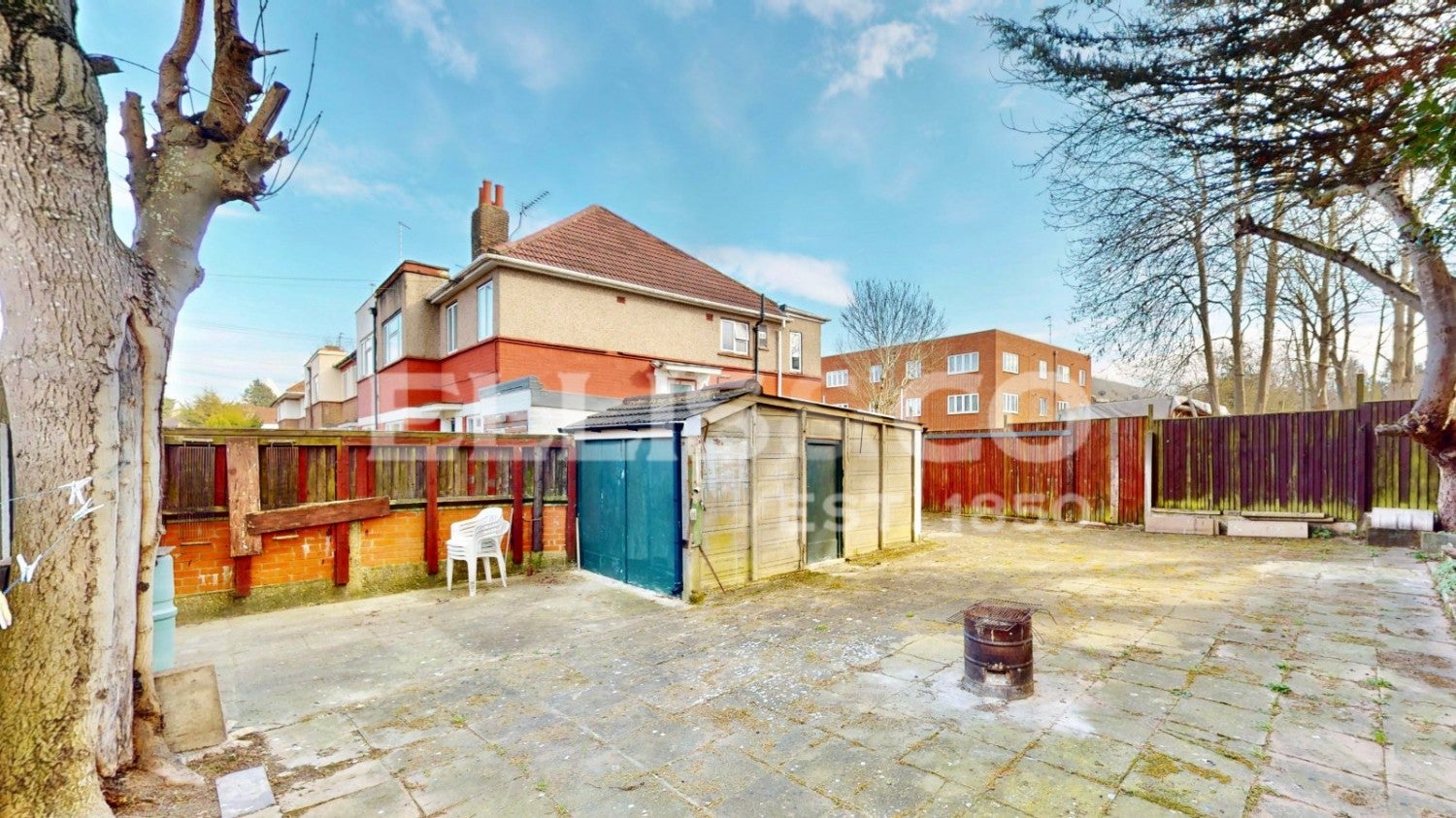 Flat Milford Gardens in Greater London