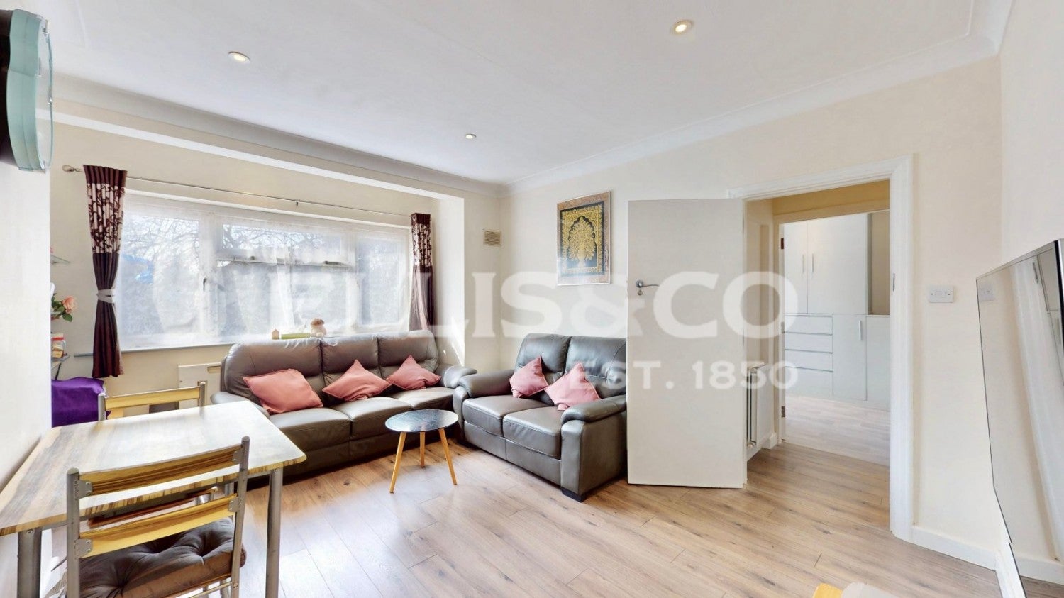 Flat Milford Gardens in Greater London