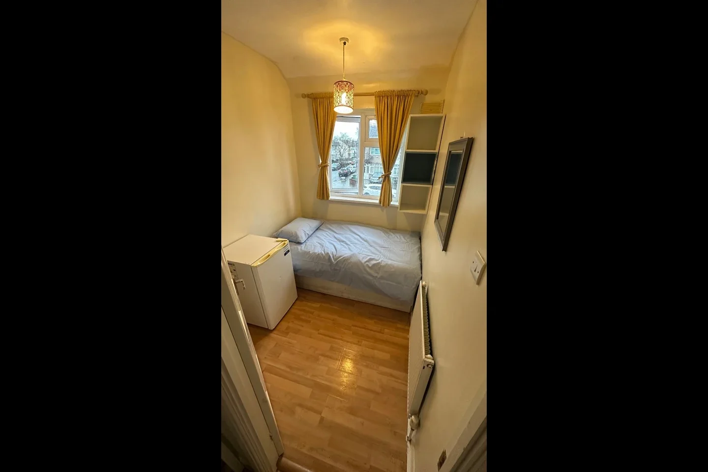 Room Glenister Park Road in Greater London