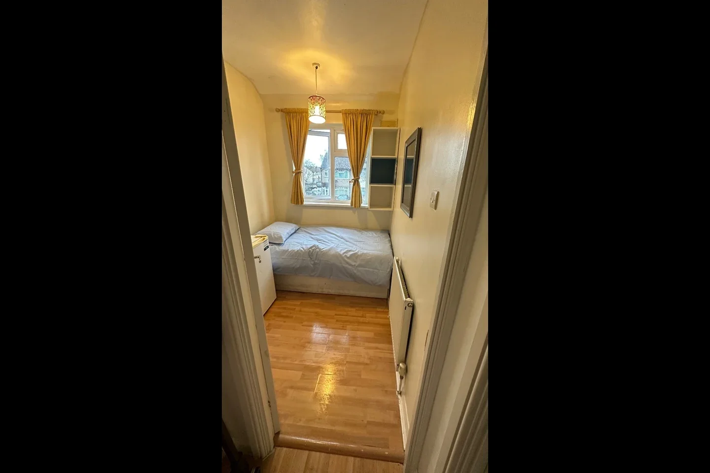 Room Glenister Park Road in Greater London