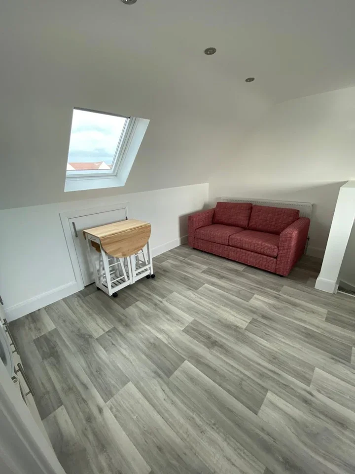 Flat Kenton Road in Greater London