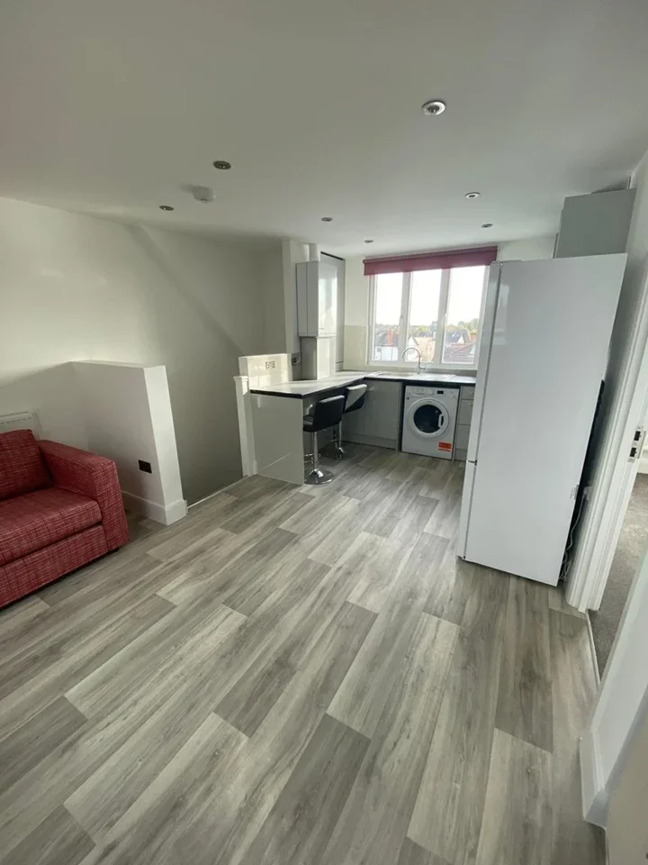 Flat Kenton Road in Greater London