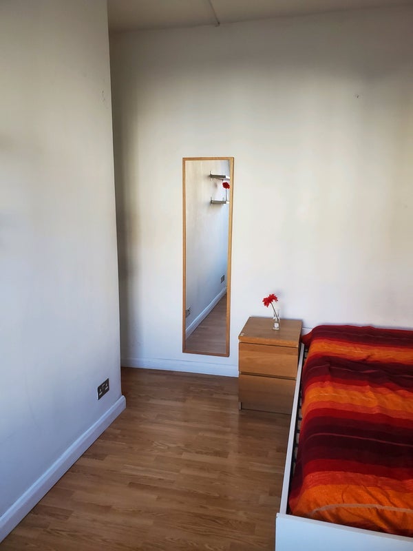 Room Grove Park Road in Greater London
