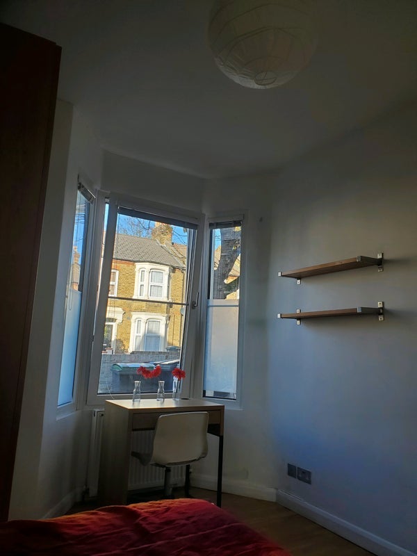 Room Grove Park Road in Greater London