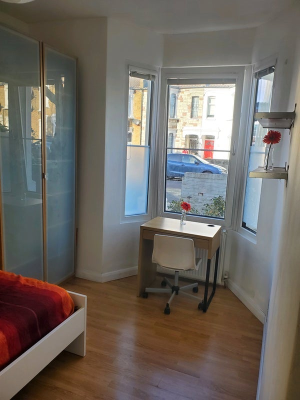Room Grove Park Road in Greater London