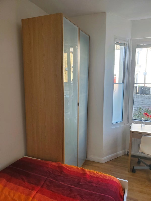 Room Grove Park Road in Greater London