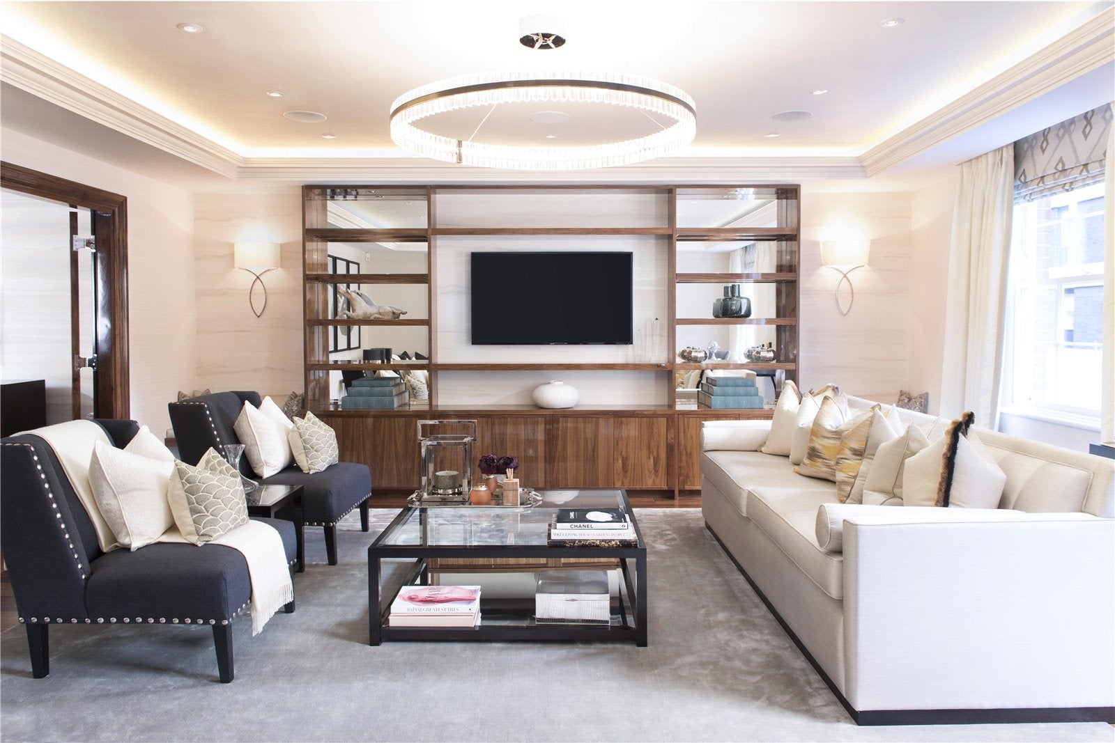 Flat Grosvenor Hill in City of Westminster