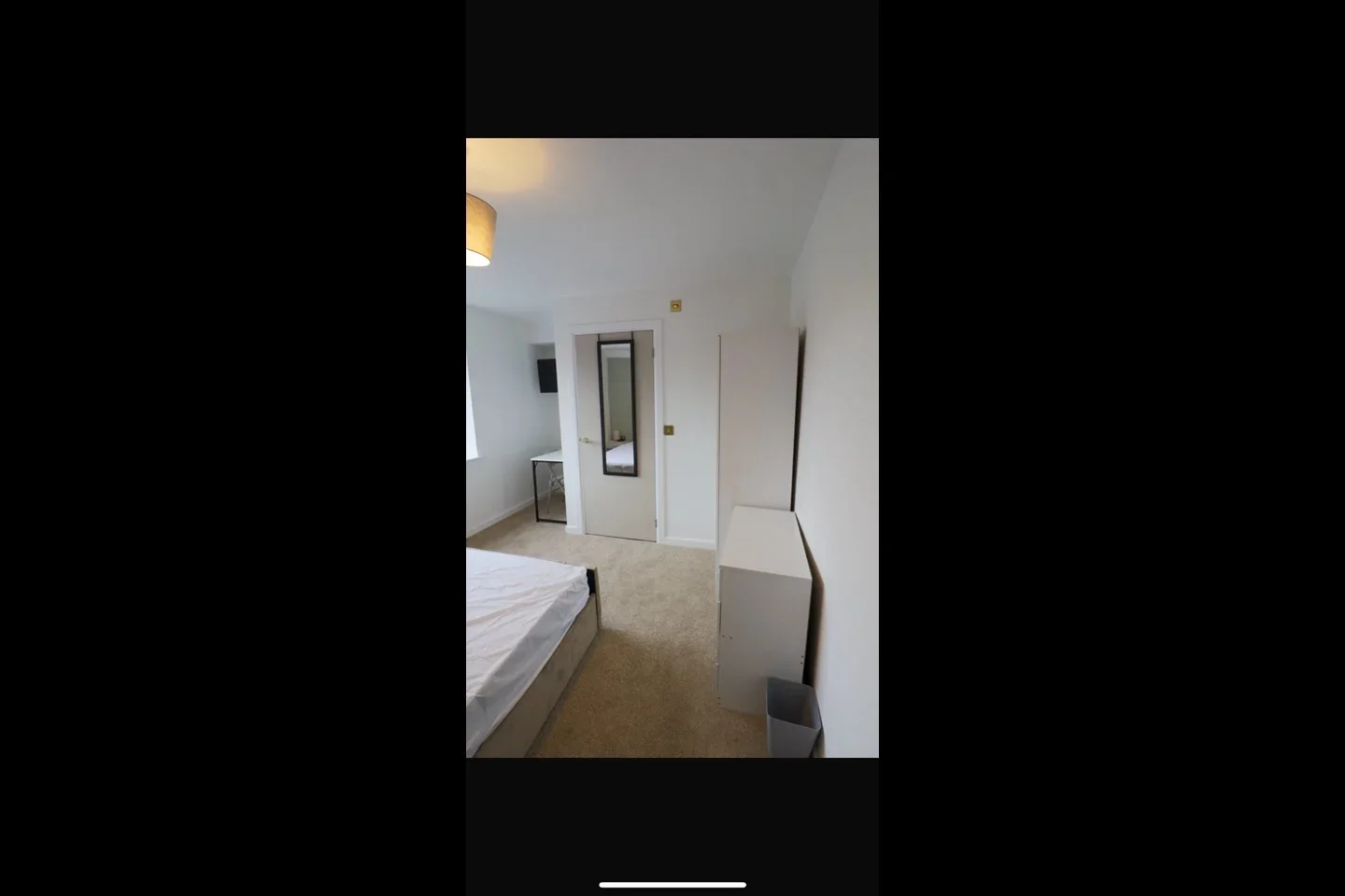 Room Nether Hall Avenue in Kirklees
