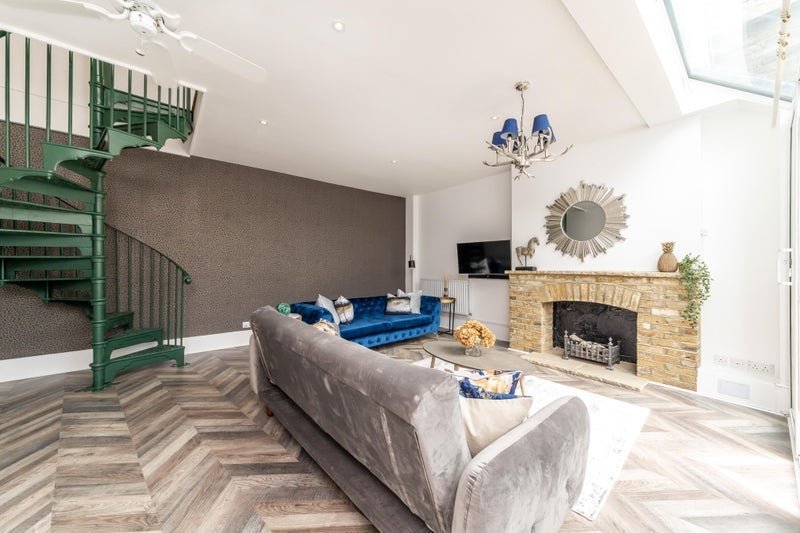 House Kramer Mews in Greater London