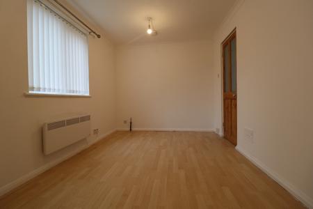 Flat Cwm Cwddy Drive in Rhiwderin