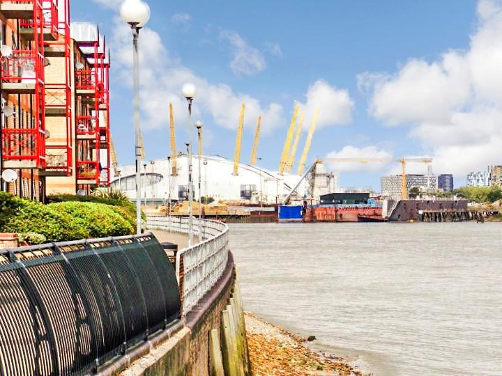 Flat Empire Wharf Road in Greater London