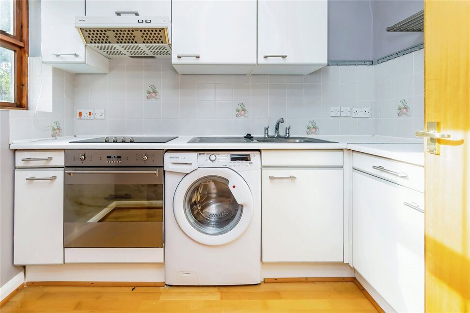 Flat Kingston Gardens in Greater London