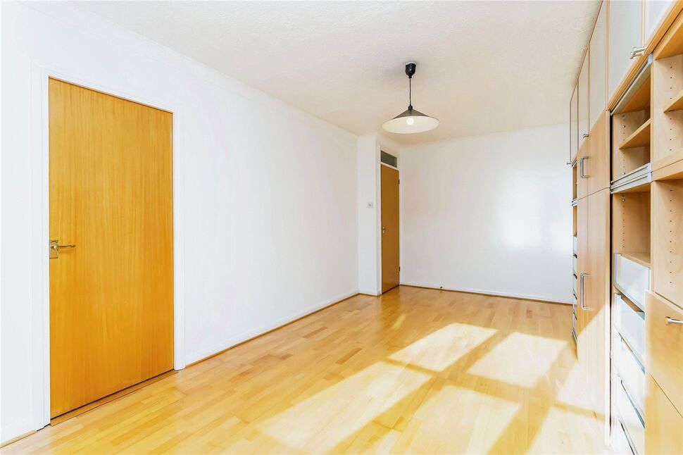 Flat Kingston Gardens in Greater London
