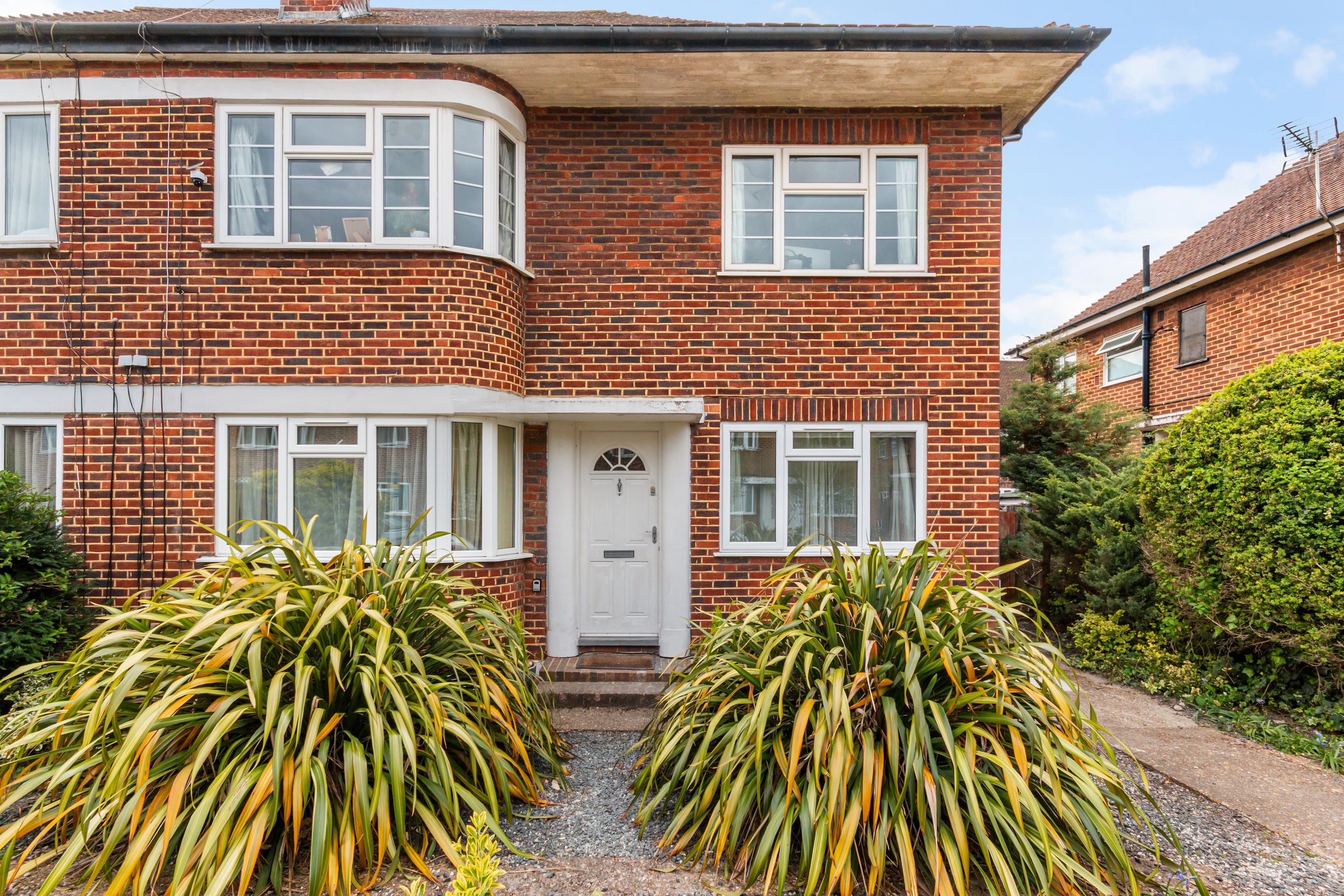 House Parkfields Avenue in Greater London