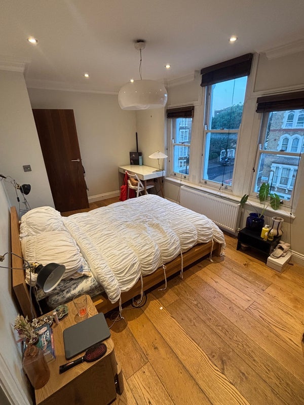 Room St Mark's Rise in Greater London
