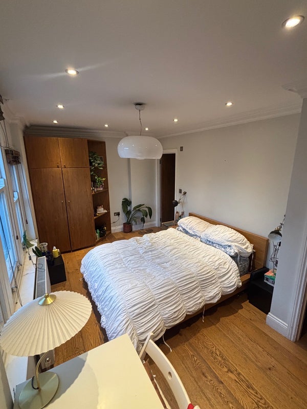 Room St Mark's Rise in Greater London