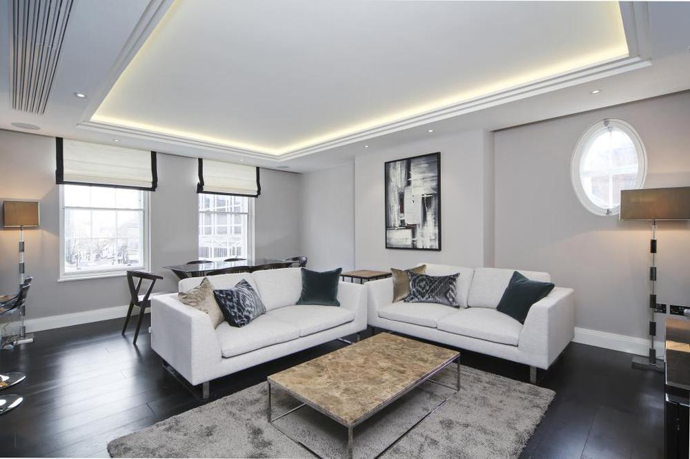 Flat Chesterfield Street in City of Westminster