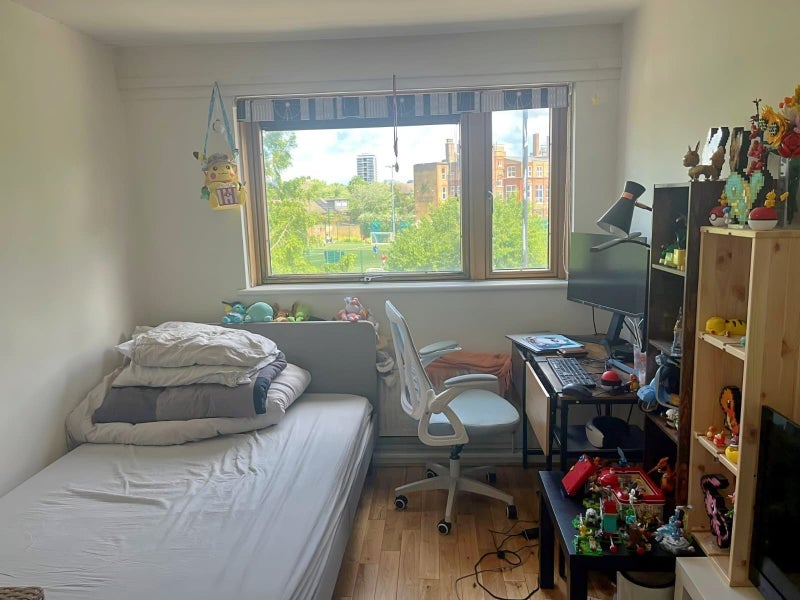 Room Southwark Park Road in Greater London