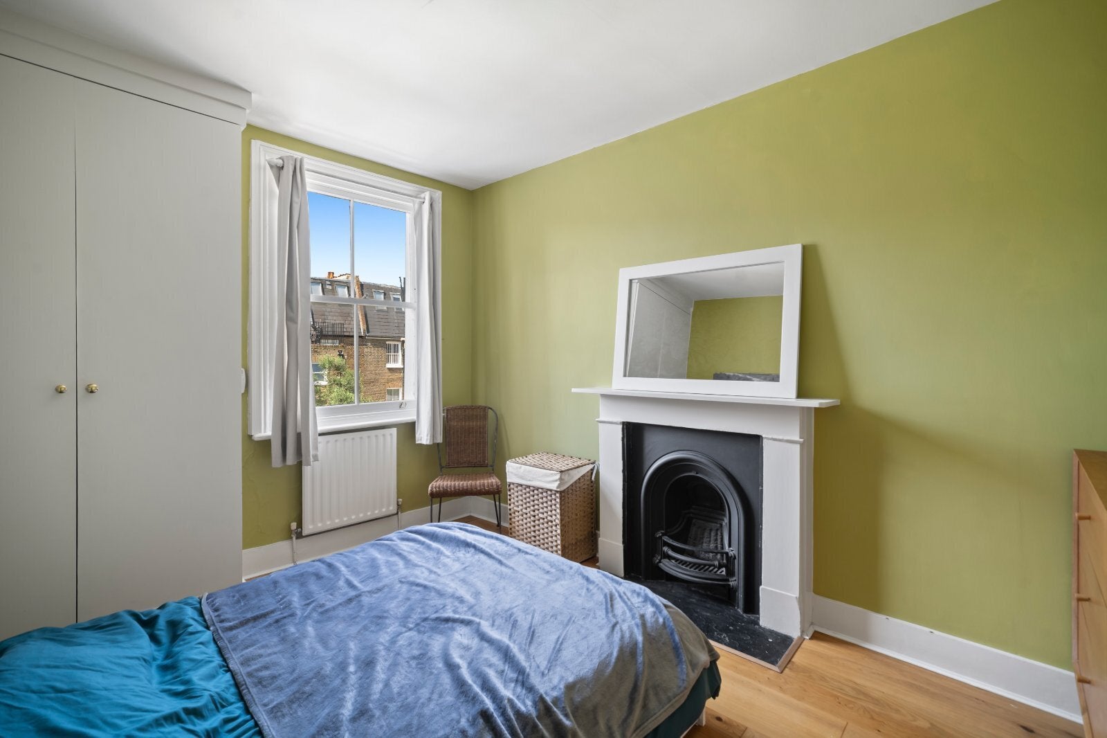 Flat Radipole Road in Greater London
