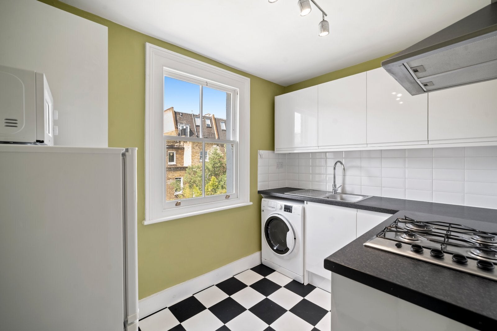 Flat Radipole Road in Greater London