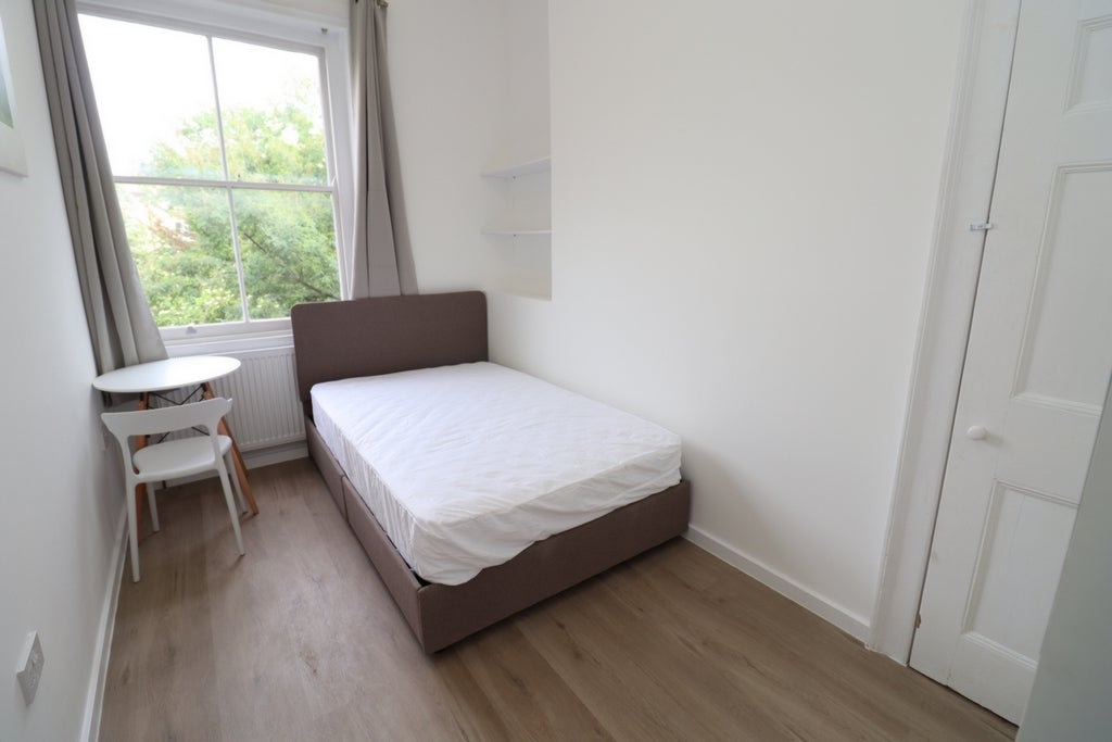 Room Globe Road in Greater London