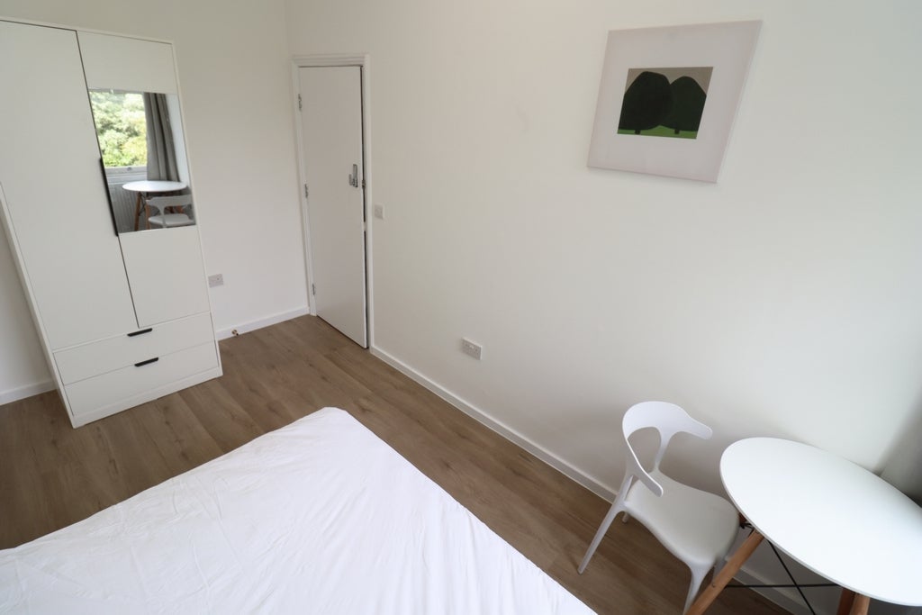 Room Globe Road in Greater London